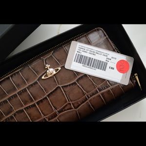 ✔️SOLD✔️💯Authentic Vivienne-Westwood wallet